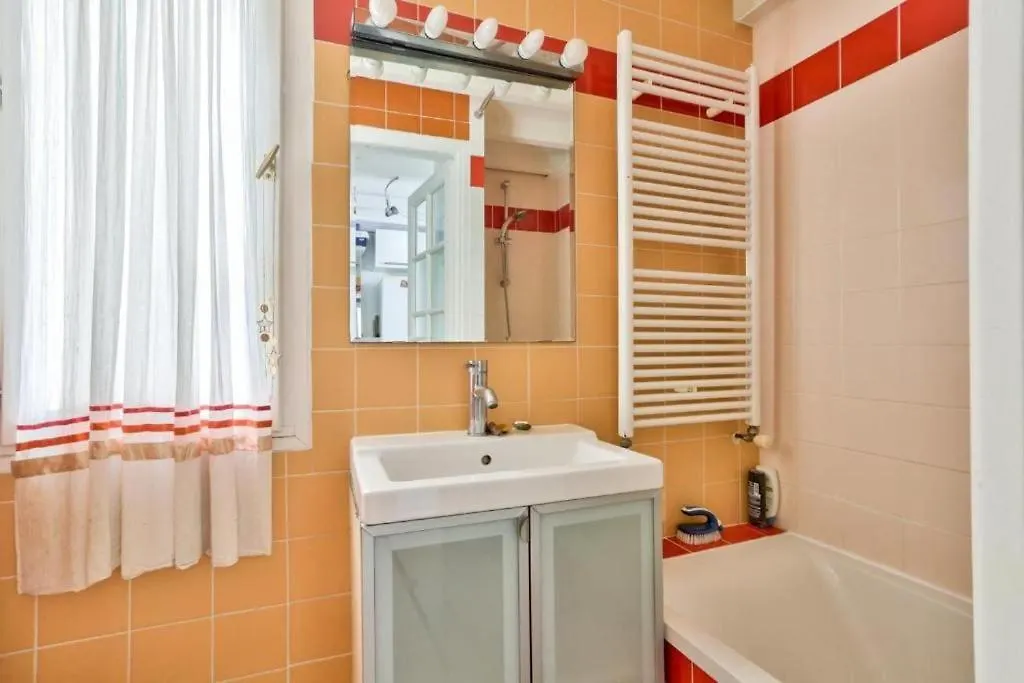 Calme Et Verdure A Paris Apartment