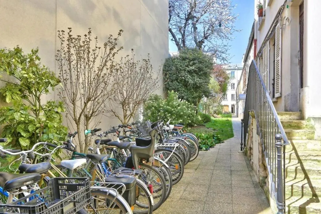 Calme Et Verdure A Paris France
