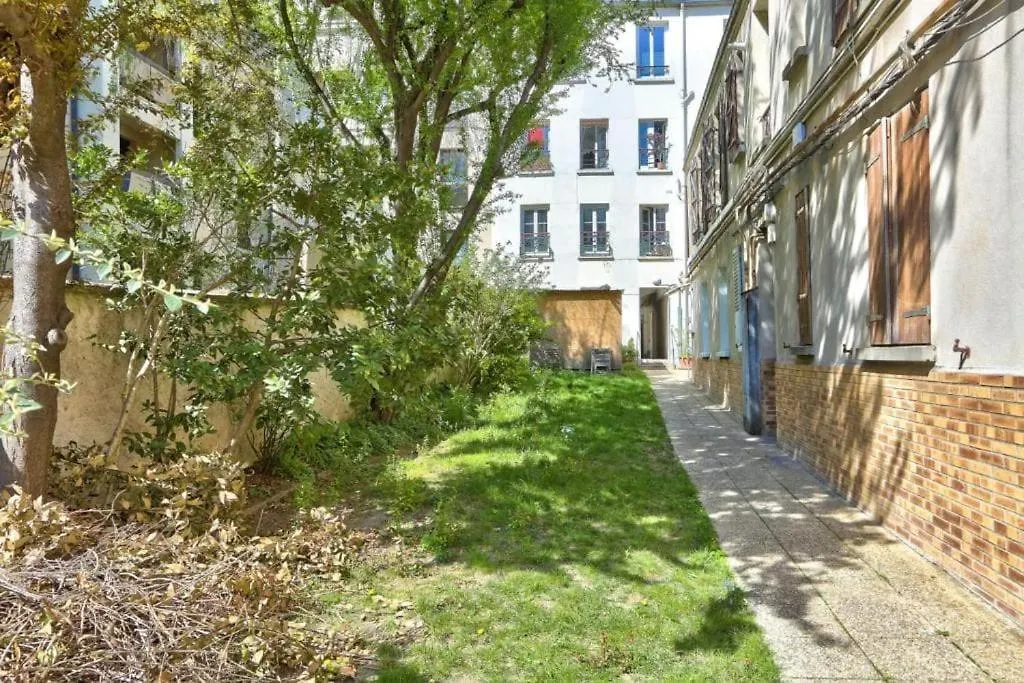 Calme Et Verdure A Paris 0*,  France